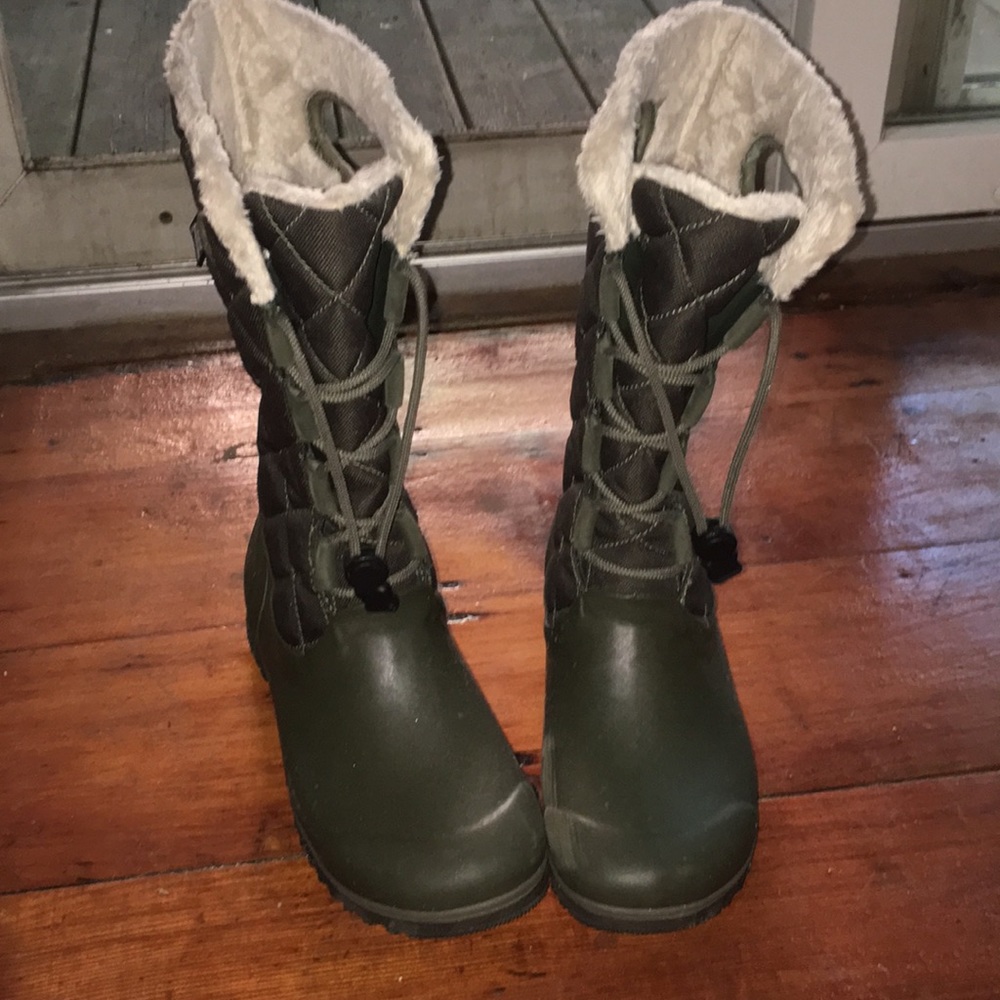 Bogs snow boots olive size 8